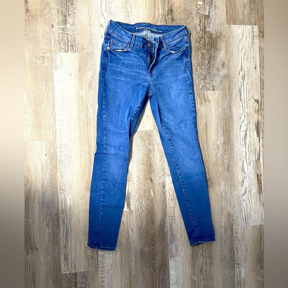 Old navy rockstar size 6 jeans